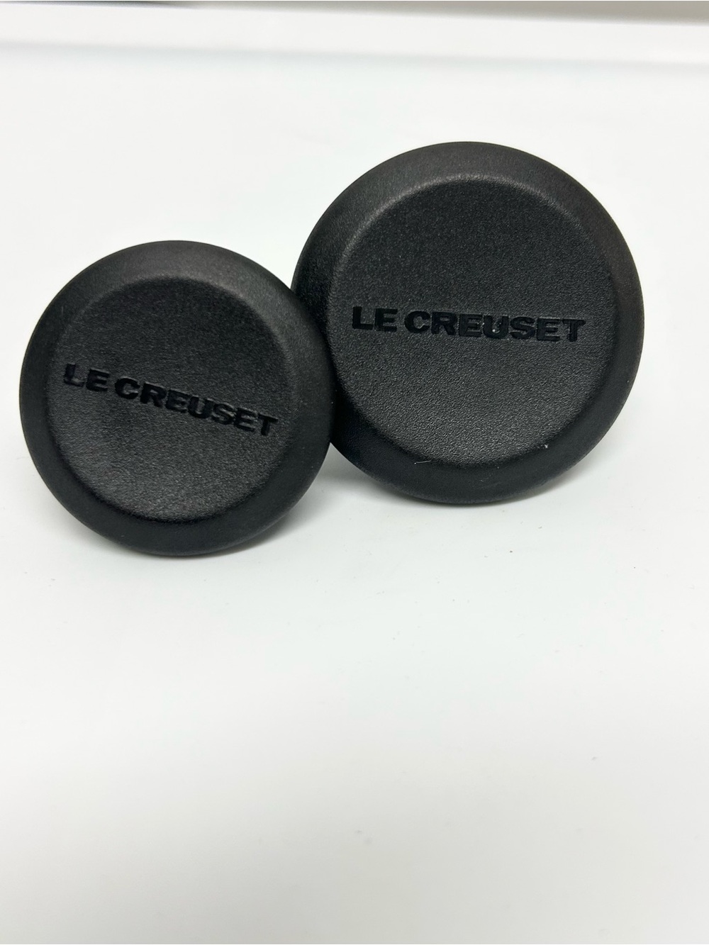 Set of 2 black Le Creuset knobs (medium, large)